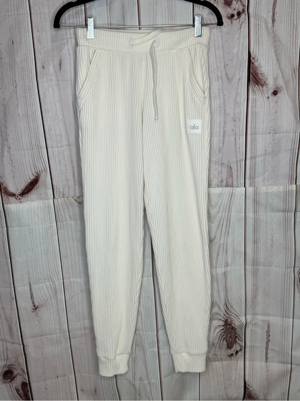 ALO Yoga Muse Sweatpants in Ivory